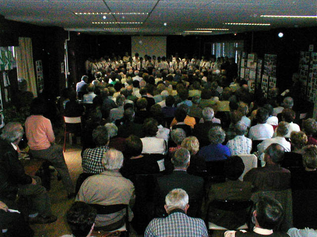 Une salle comble et comblée